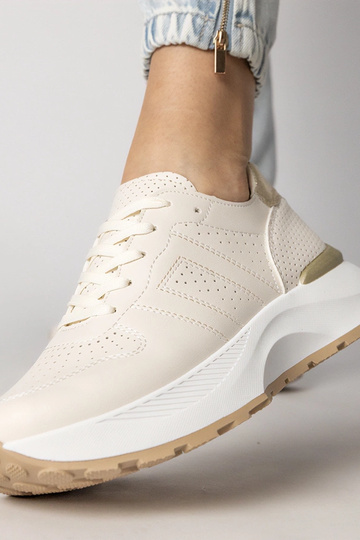 Zandkleurige sportschoenen...