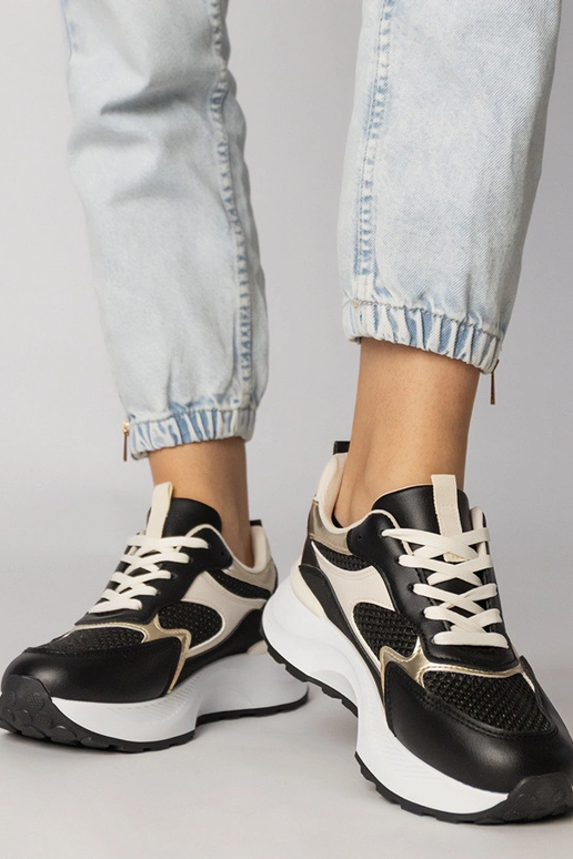 Zwarte sportschoenen met gevlochten...