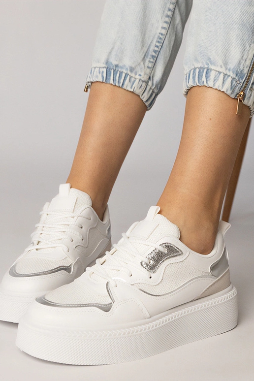 Witte sportschoenen met stoffen...