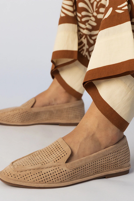 Zandkleurige geperforeerde mokassins...
