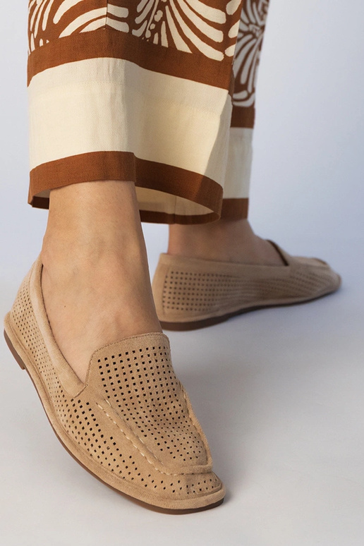 Zandkleurige geperforeerde mokassins...