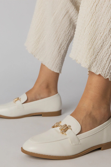 Witte mocassins met zirconia steentjes, „Kalinta"
