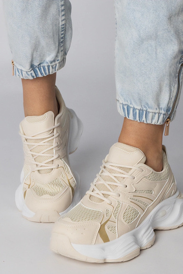 Zandkleurige sportschoenen... 2