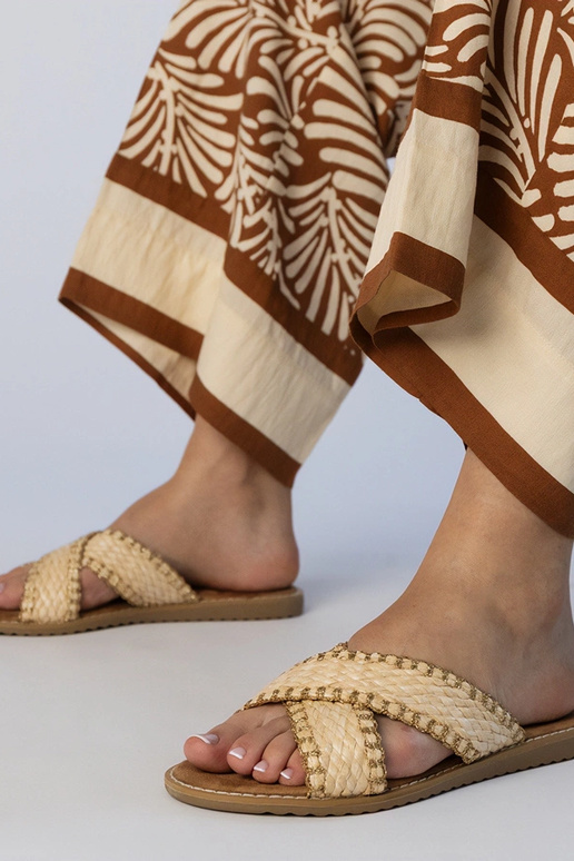 Zandkleurige dames gevlochten...