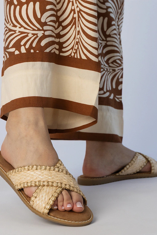 Zandkleurige dames gevlochten...