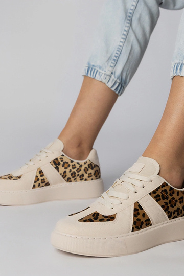 Zandkleurige dames sportschoenen met panterprint, „Toris"
