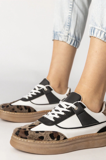 Zwart-witte sportschoenen met panterinzet, „Meril"
