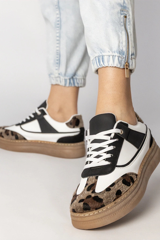 Zwart-witte sportschoenen met...