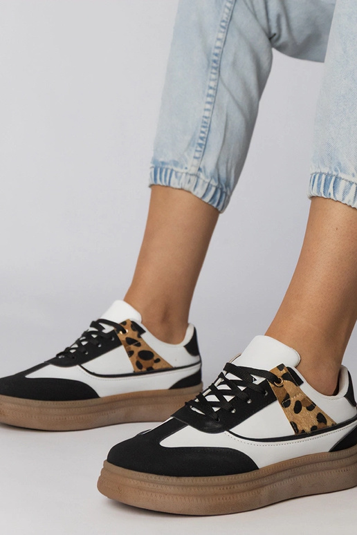 Wit-zwart sportschoenen met...