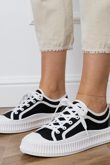 Zwarte dames schoenen op...