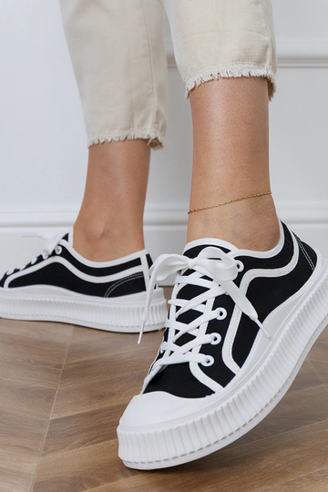 Zwarte dames schoenen op een platform, „Salis" 2
