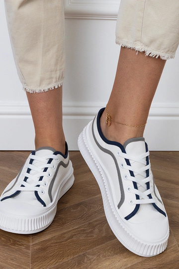 Witte dames schoenen op een platform, „Salis" 2