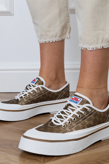 Bruine dames schoenen op een platform, „Greta"
