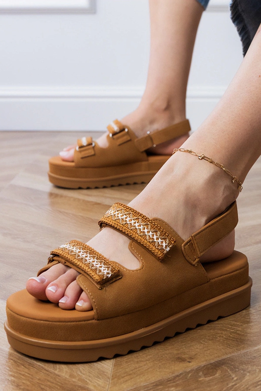 Karamelkleurige sandalen met...