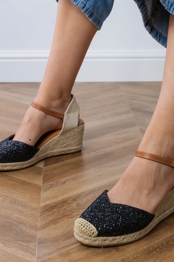 Zwarte glanzende sandalen...