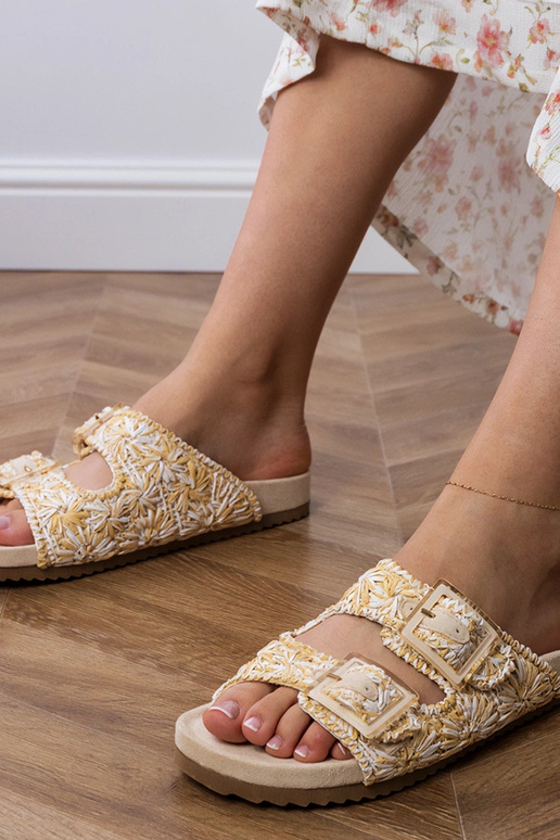 Zandkleurige gehaakte slippers met...