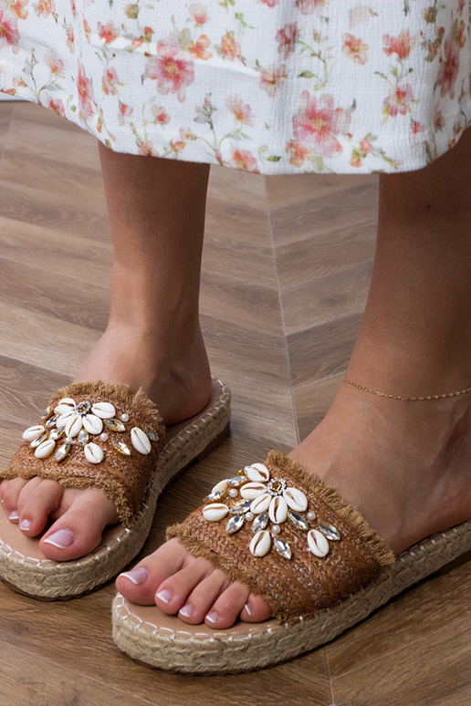 Bruine gevlochten espadrilles met... Bruine gevlochten espadrilles met...