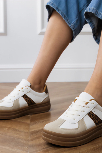 Schoenen met panterprint voor vrouwen op een platform, "Serila"