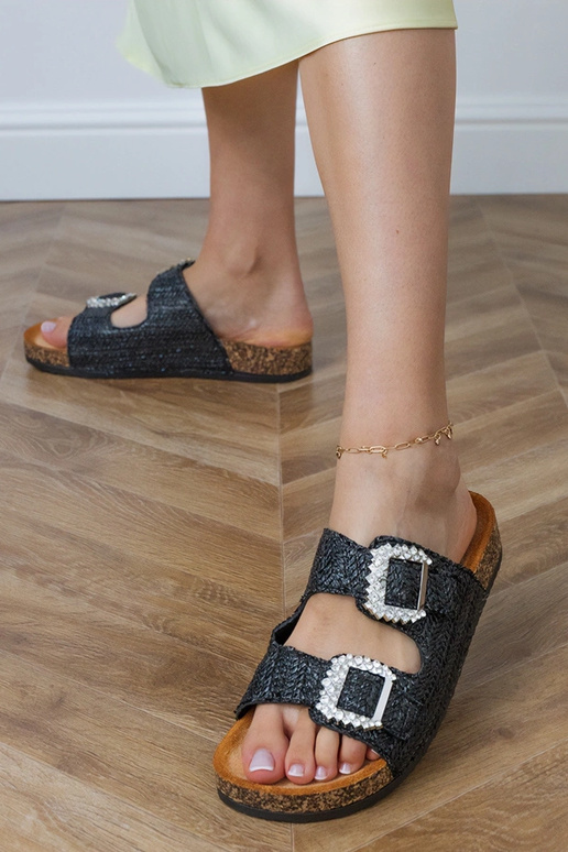 Zwarte slippers op kurken zool met... Zwarte slippers op kurken zool met...