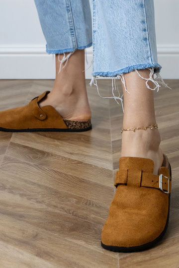 Bruine gesloten slippers op kurken zool Lerins