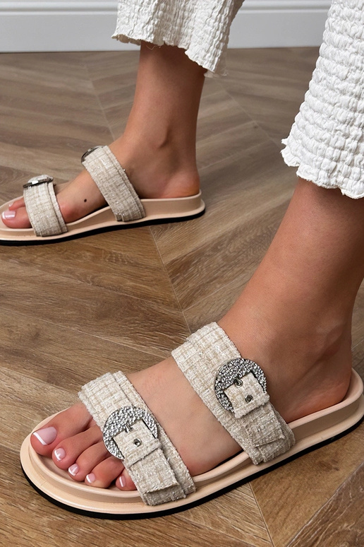 Zandkleurige slippers met bandjes en... Zandkleurige slippers met bandjes en...