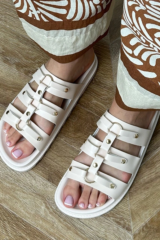 Zandkleurige Romeinse slippers met... Zandkleurige Romeinse slippers met...