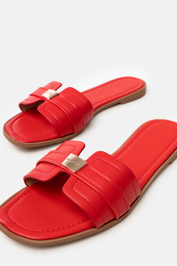 Rode dames slippers met versiering op band Lawenda