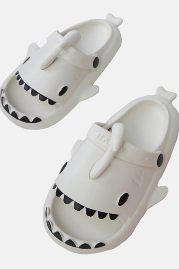 Witte kinderslippers met haai-motieven Tossi 2