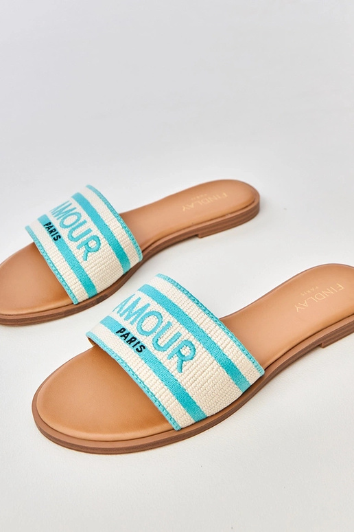 Blauwe slippers met geborduurde band...