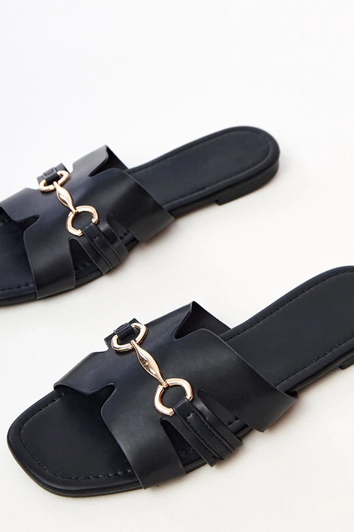 Zwarte slippers met gouden versiering...