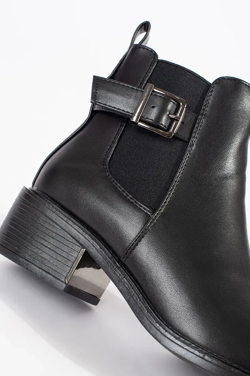 Klassiek model schoen in zwarte kleur... Klassiek model schoen in zwarte kleur...