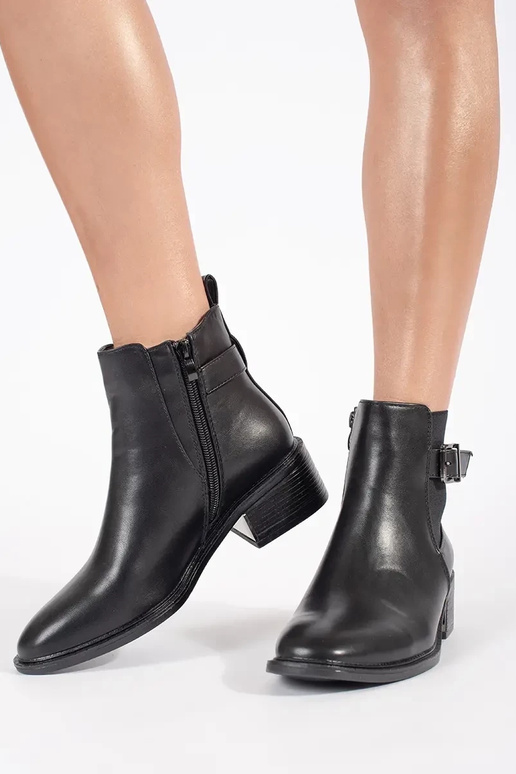 Klassiek model schoen in zwarte kleur... Klassiek model schoen in zwarte kleur...