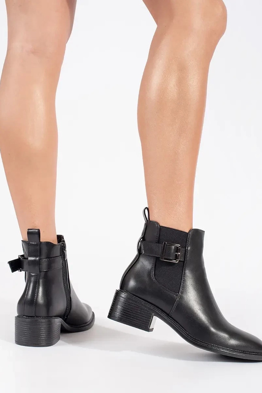 Klassiek model schoen in zwarte kleur... Klassiek model schoen in zwarte kleur...