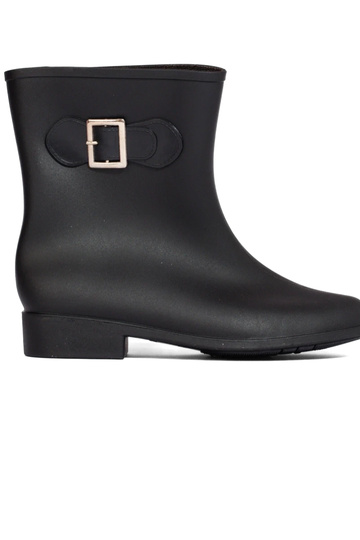 zwarte rubberen schoenen...