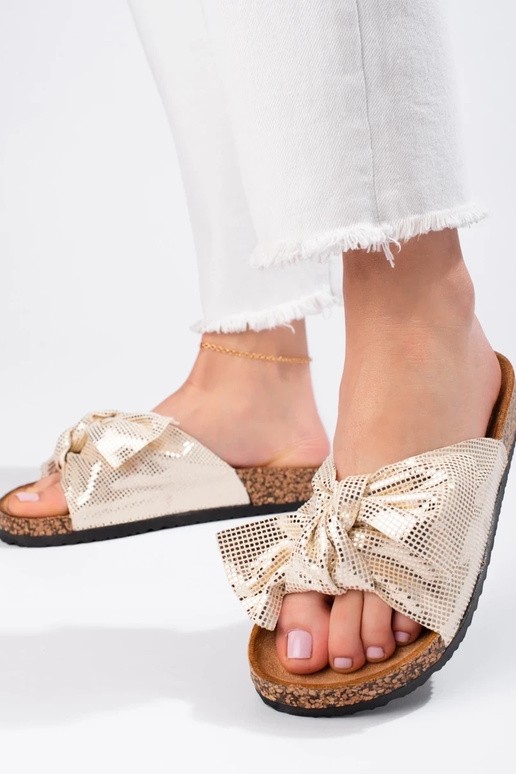 Comfortabele pantoffels met lint... Comfortabele pantoffels met lint...