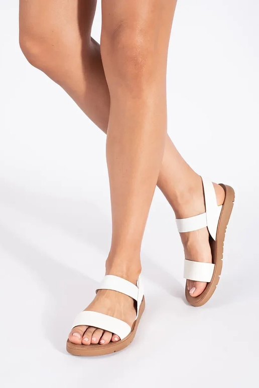 Klassieke witte sandalen met gesp