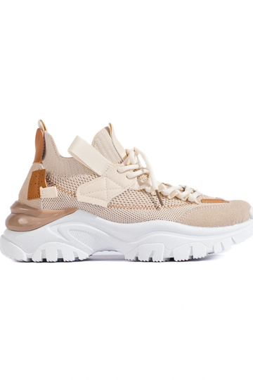 met veters Sneakers model...
