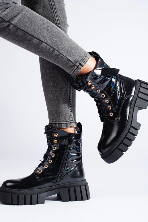 Dameslaarzen op dikke zool in de... Dameslaarzen op dikke zool in de...