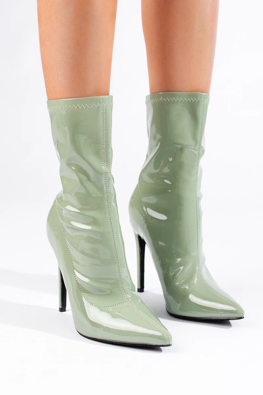 Dameslaarzen op hoge hakken gemaakt...