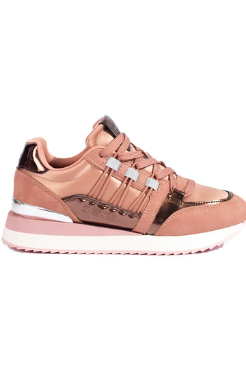 Big Star Sneakers model...
