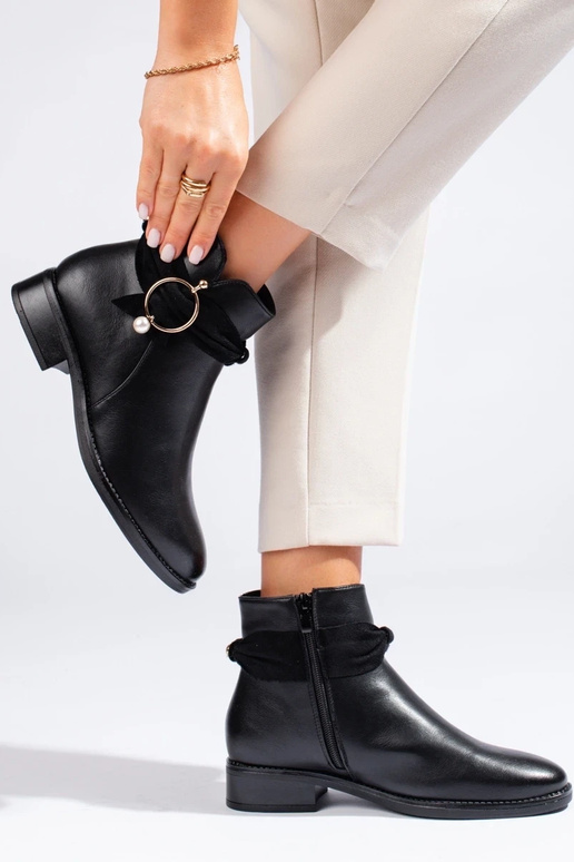 Platte dameslaarzen in de kleur zwart