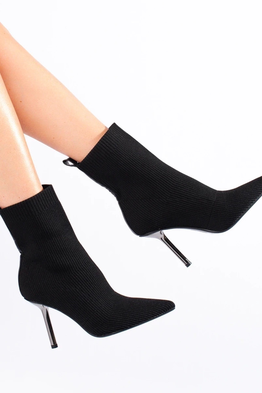 Nauwsluitende damesschoenen met hoge hak Nauwsluitende damesschoenen met hoge hak