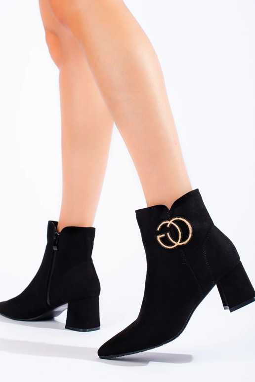 Dames enkellaarsjes met V-hals van... Dames enkellaarsjes met V-hals van...