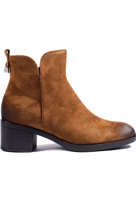 bruine damesschoenen op een lage paal... bruine damesschoenen op een lage paal...