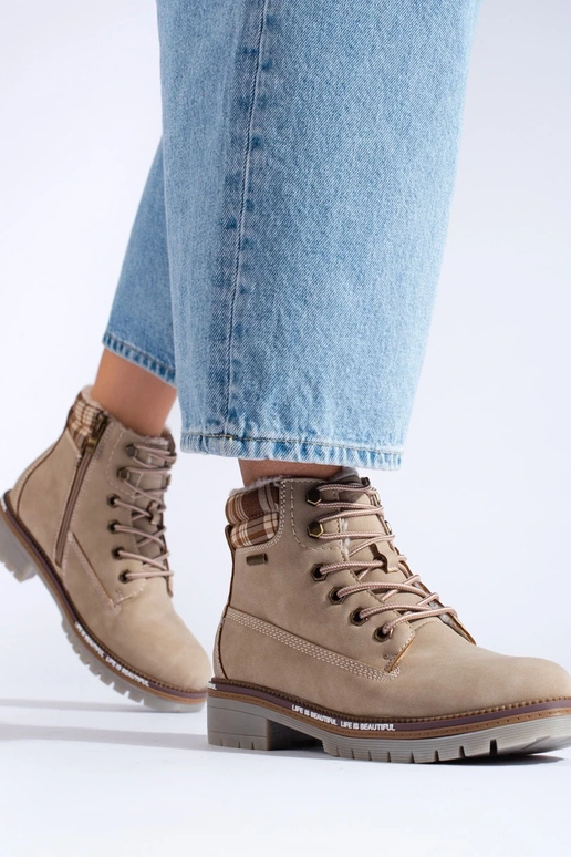 schoenen voor dames in beige kleur...