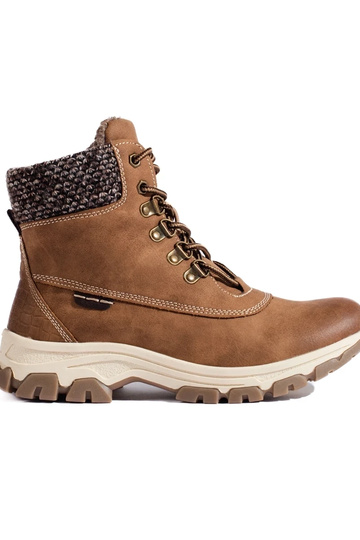 bruine laarzen met een...