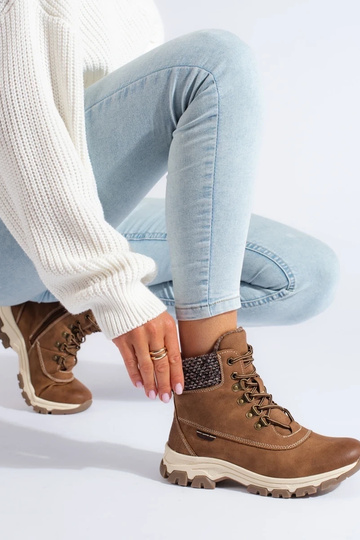 bruine laarzen met een... 2