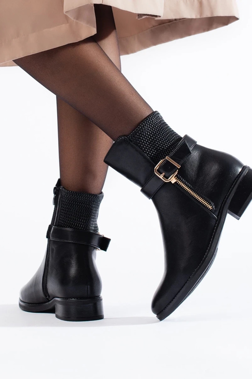 Zwarte dameslaarzen tot over de enkel Zwarte dameslaarzen tot over de enkel