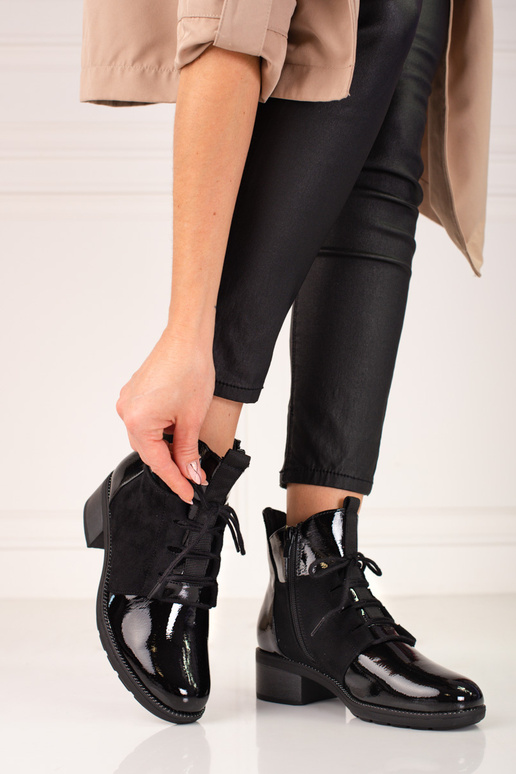 Elegante zwarte gelakte damesschoenen Elegante zwarte gelakte damesschoenen