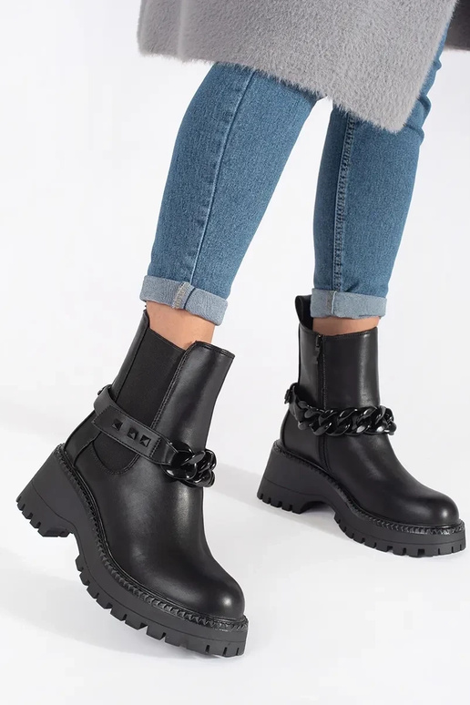 Damesschoenen met ketting in het zwart